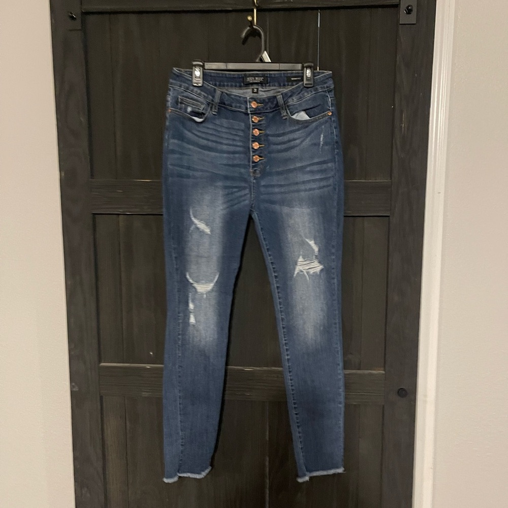 Judy Blue Skinny fit jeans. Raw hem. Only worn a few times!